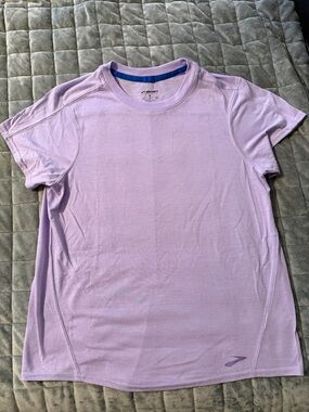 Brooks Size Small women's Short Sleeve Running Tee